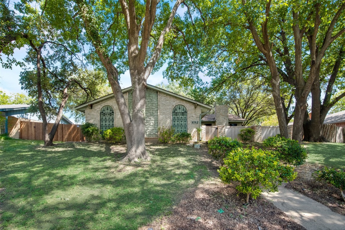 1012 Pine Tree Lane Desoto TX 75115