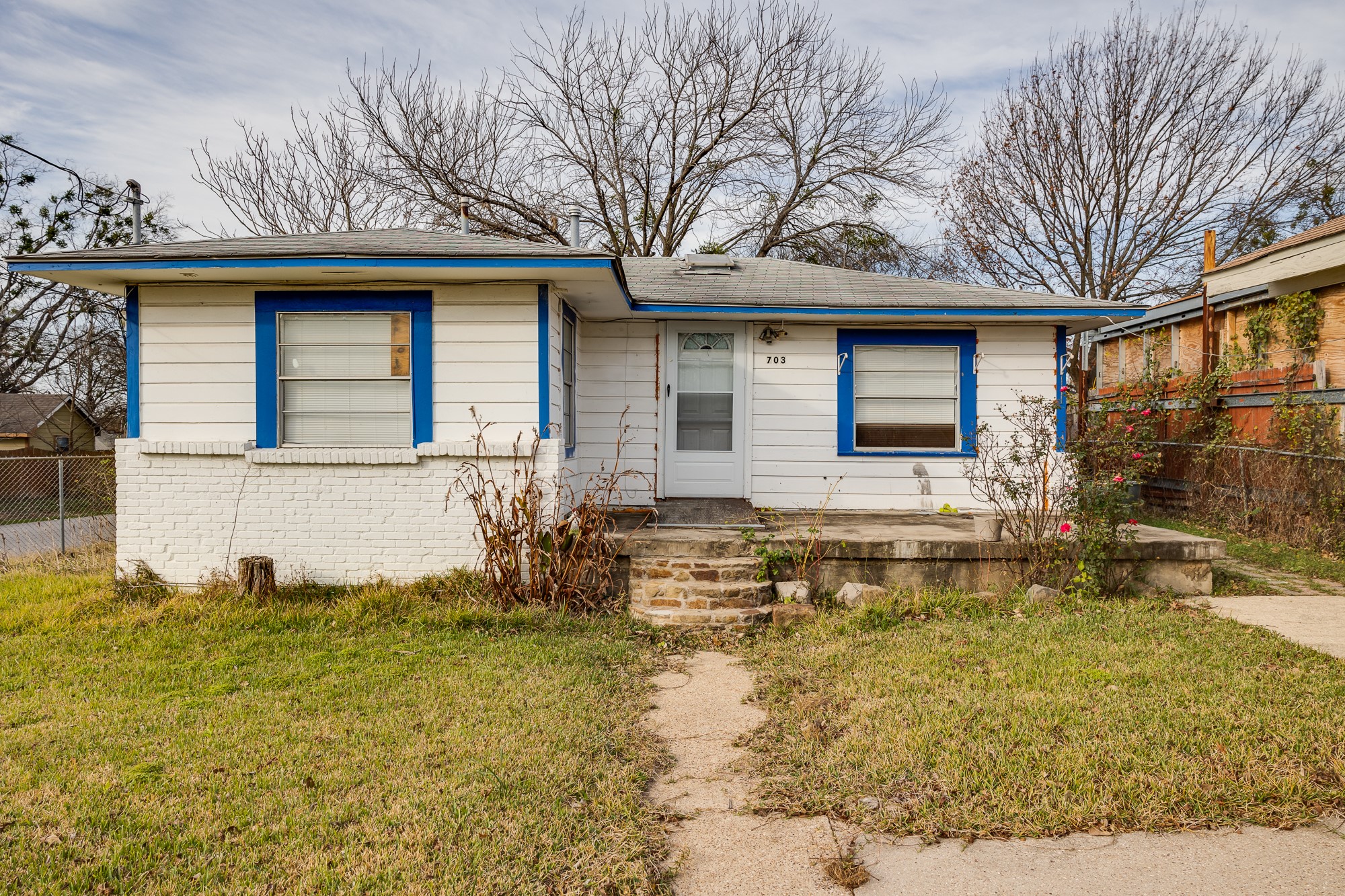 703 Neomi Avenue Dallas TX 75217