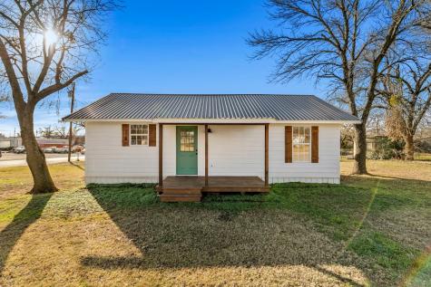 323 N Elm Street Muenster TX 76252