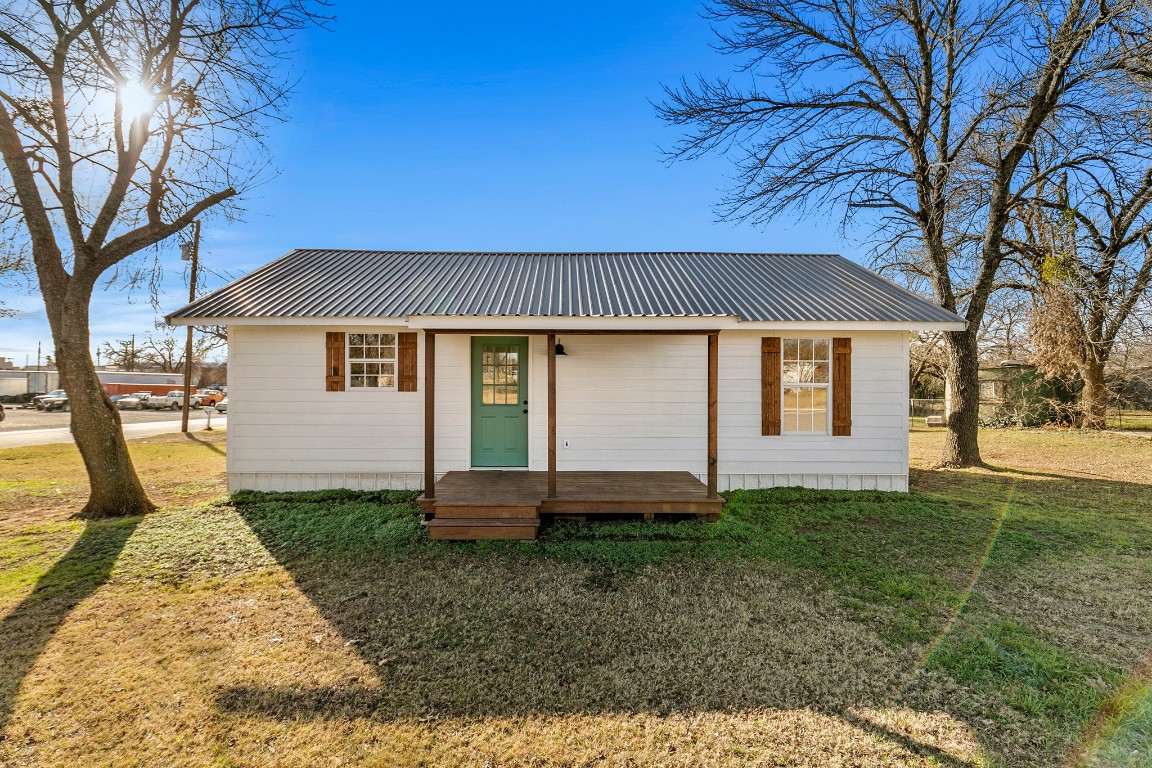 323 N Elm Street Muenster TX 76252