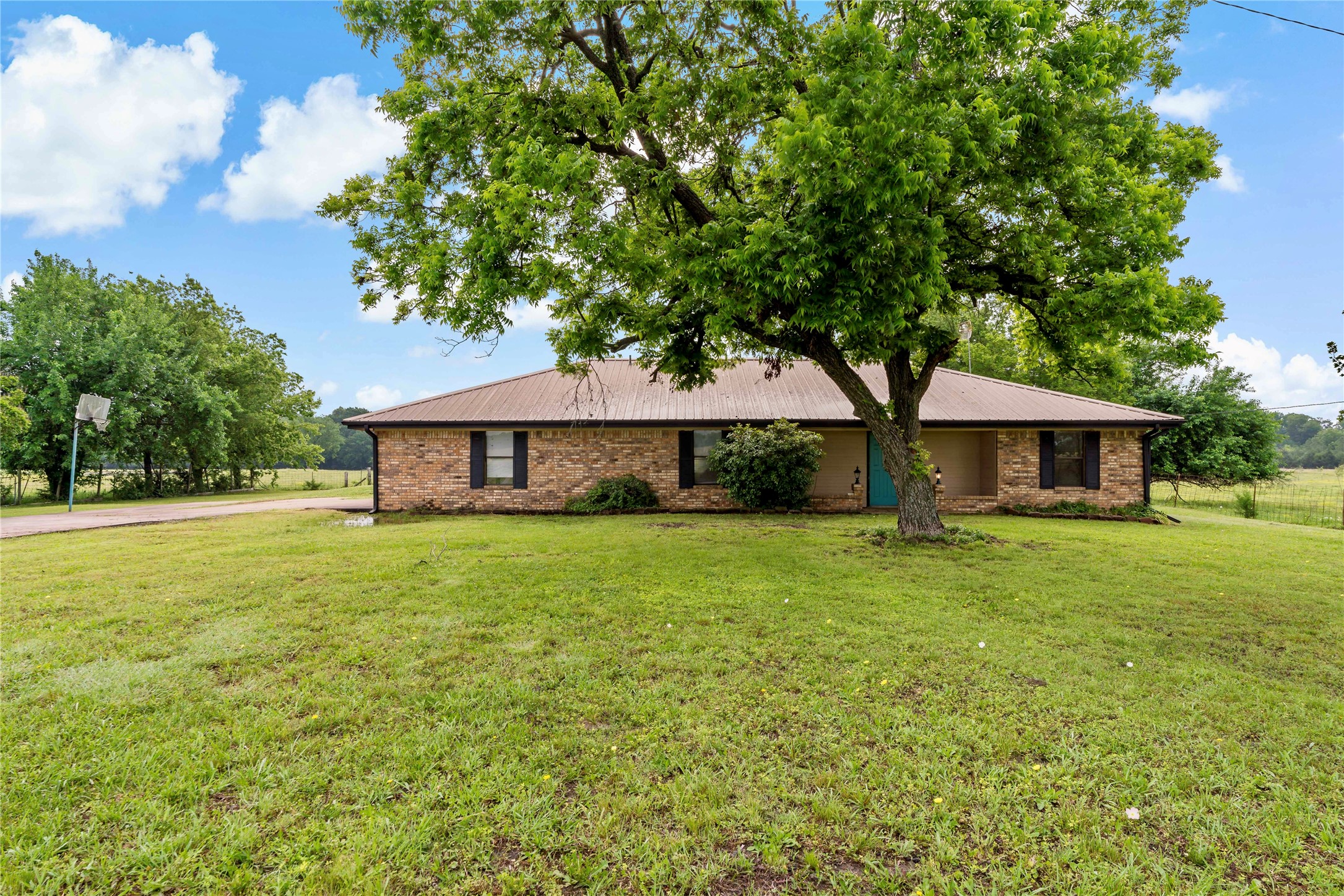 9143 Farm Road 137 Paris TX 75460