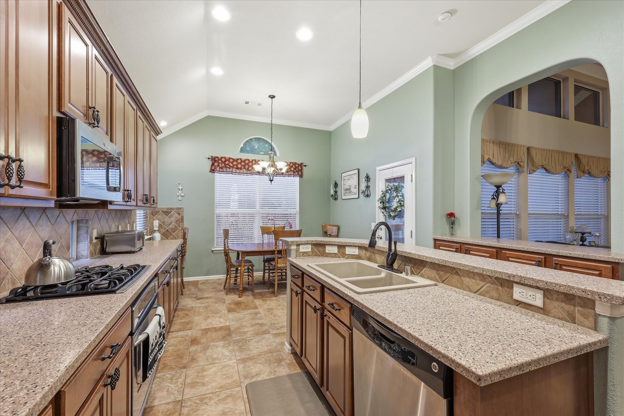 1811 Clear Summit Lane Mansfield TX 76063