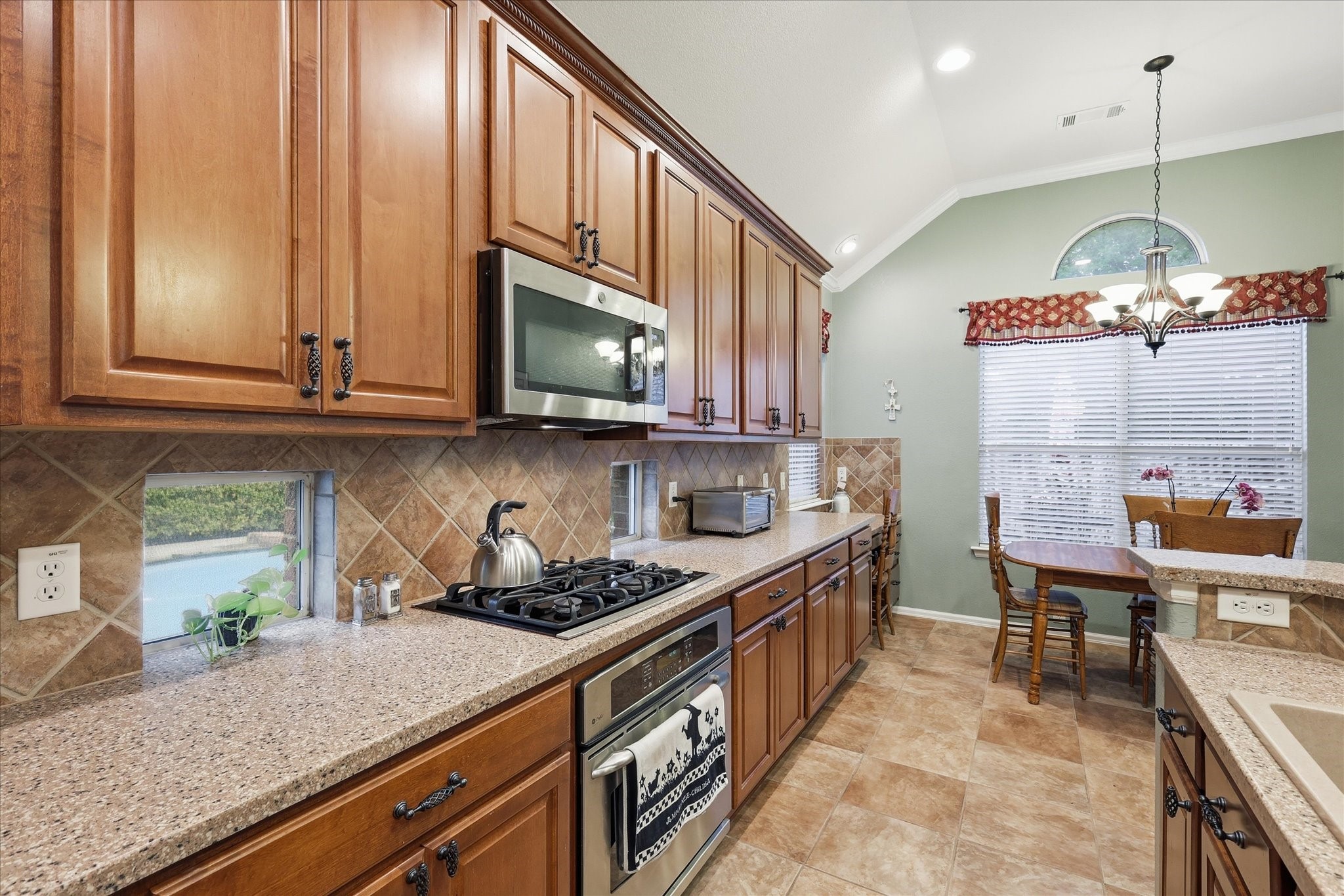 1811 Clear Summit Lane Mansfield TX 76063
