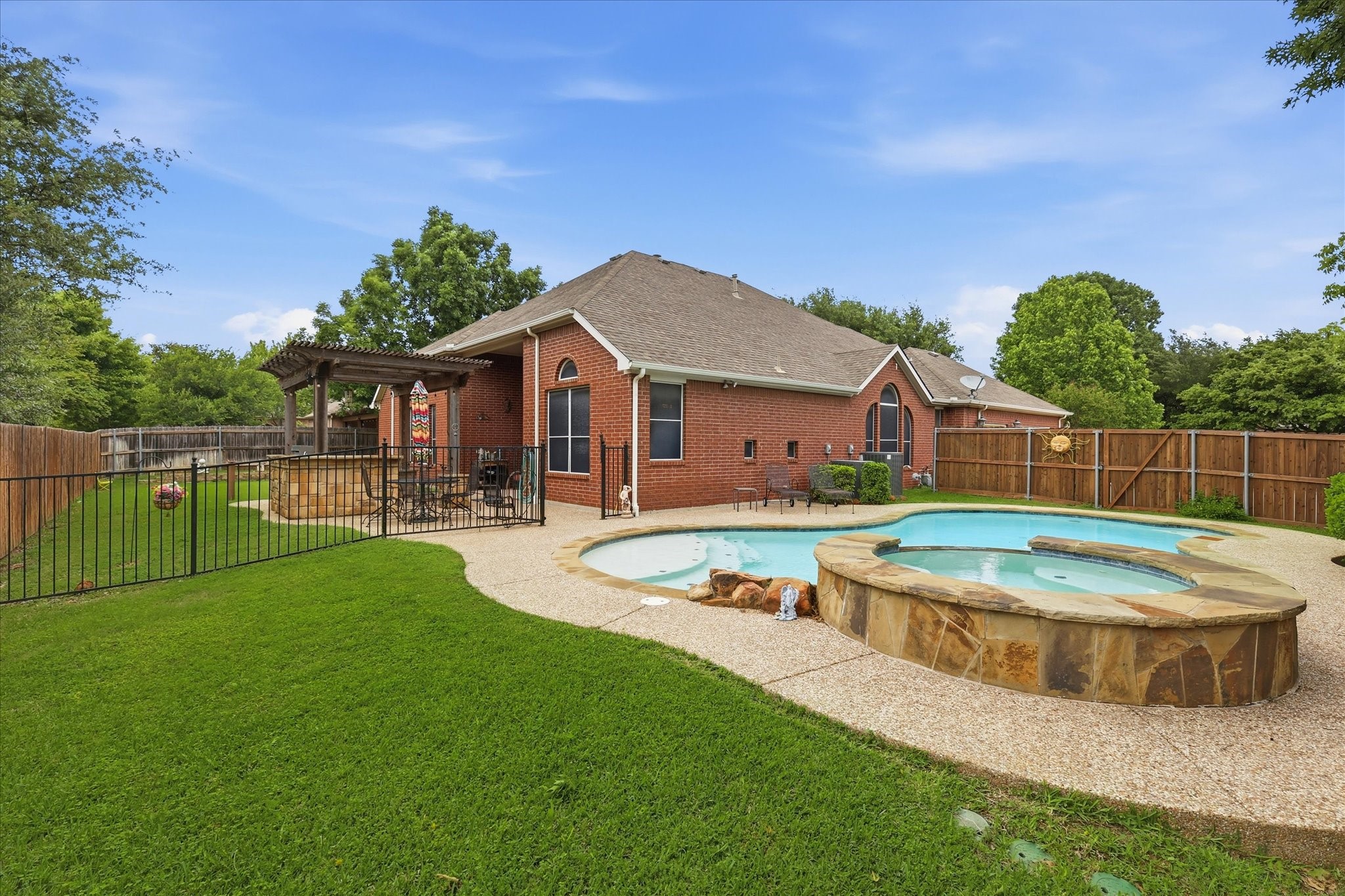 1811 Clear Summit Lane Mansfield TX 76063