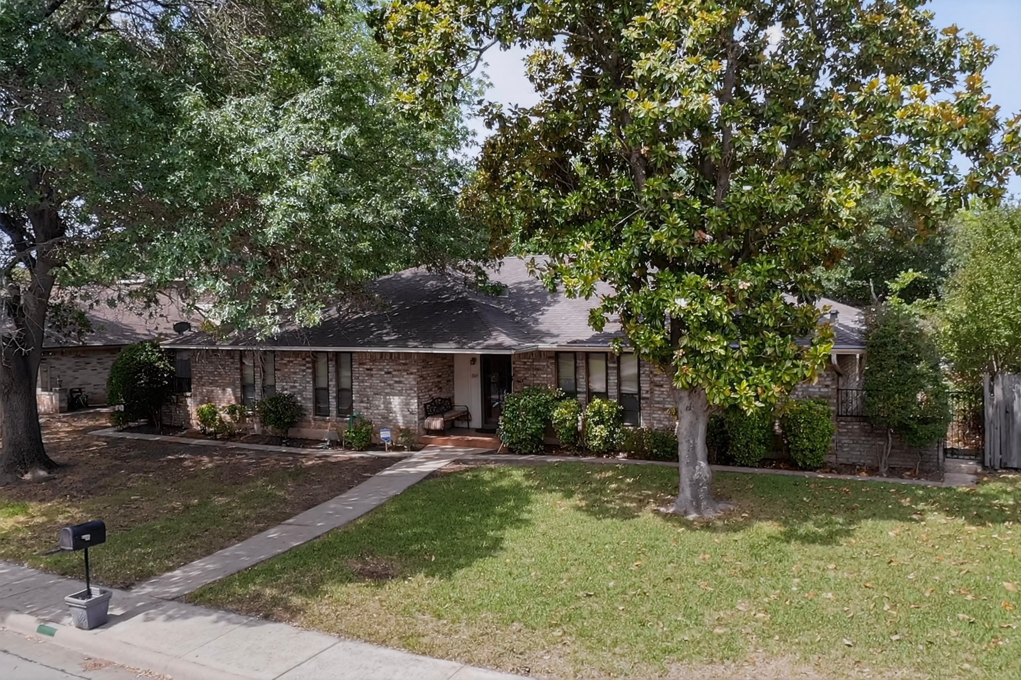 1305 Briarbrook Drive Desoto TX 75115
