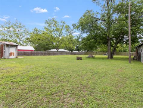 815 S 8th Avenue Teague TX 75860