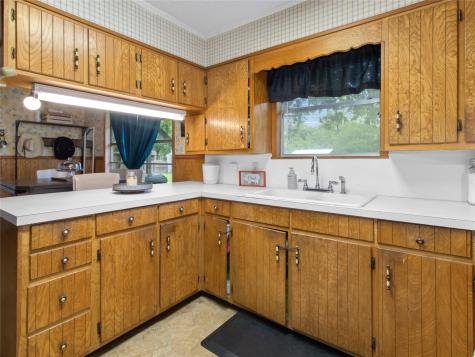 815 S 8th Avenue Teague TX 75860