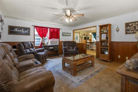 815 S 8th Avenue Teague TX 75860