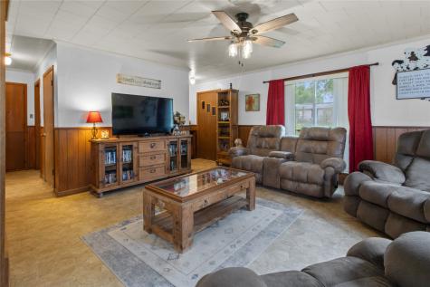 815 S 8th Avenue Teague TX 75860