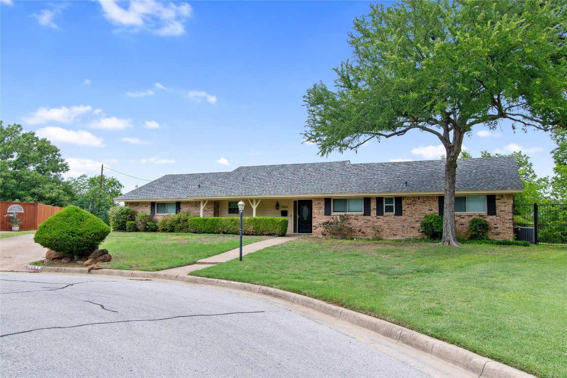 5451 Charlott Street Fort Worth TX 76112