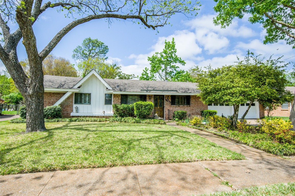 1105 Williamsburg Drive Ennis TX 75119
