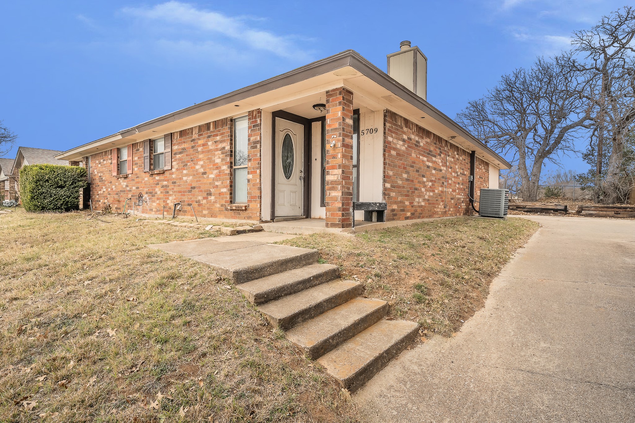 5709 Ranchogrande Drive Arlington TX 76017