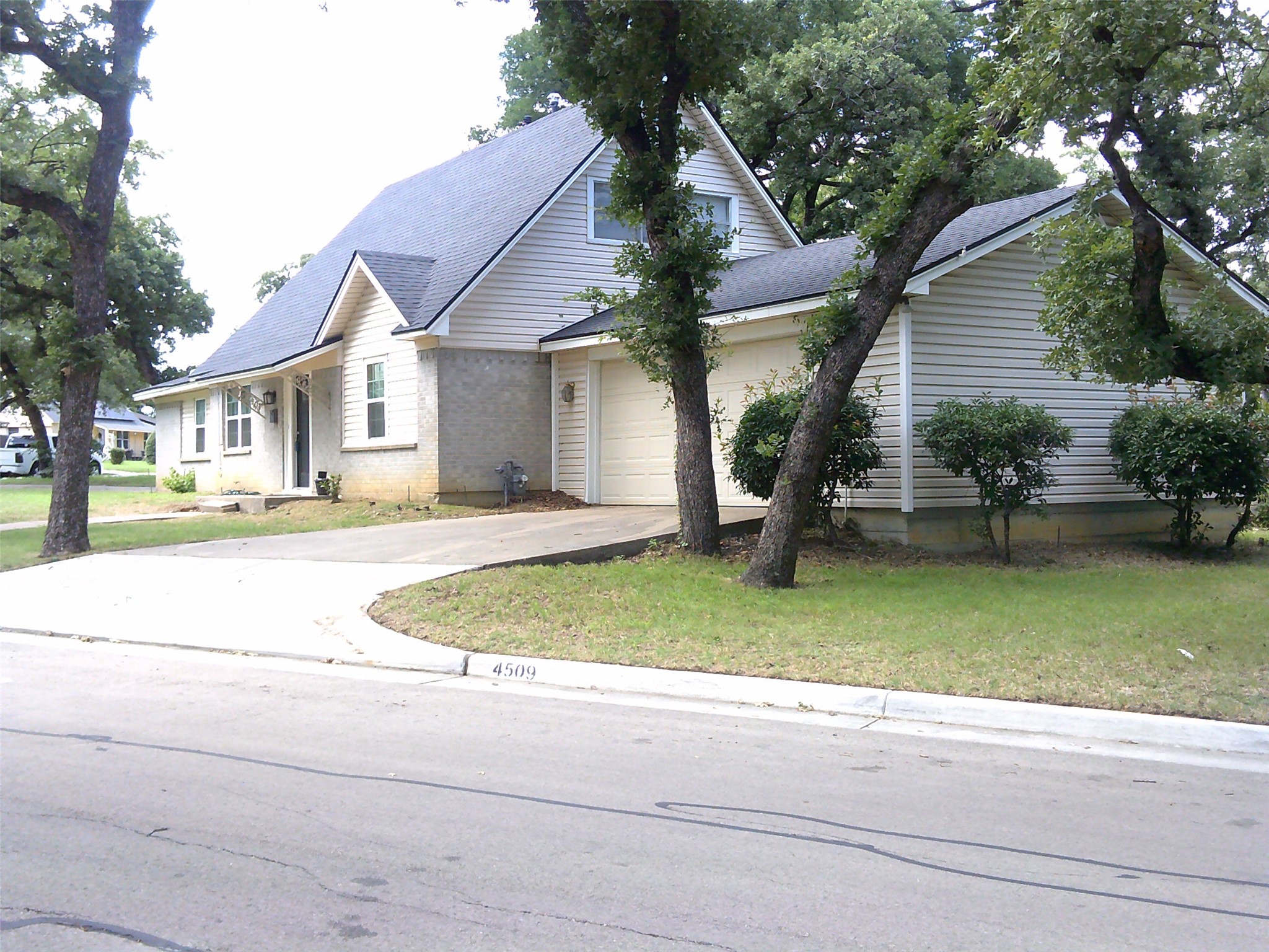 4509 Burke Road Fort Worth TX 76119
