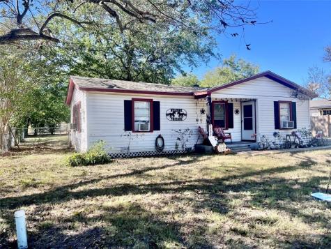 513 N 5th Street Wortham TX 76693