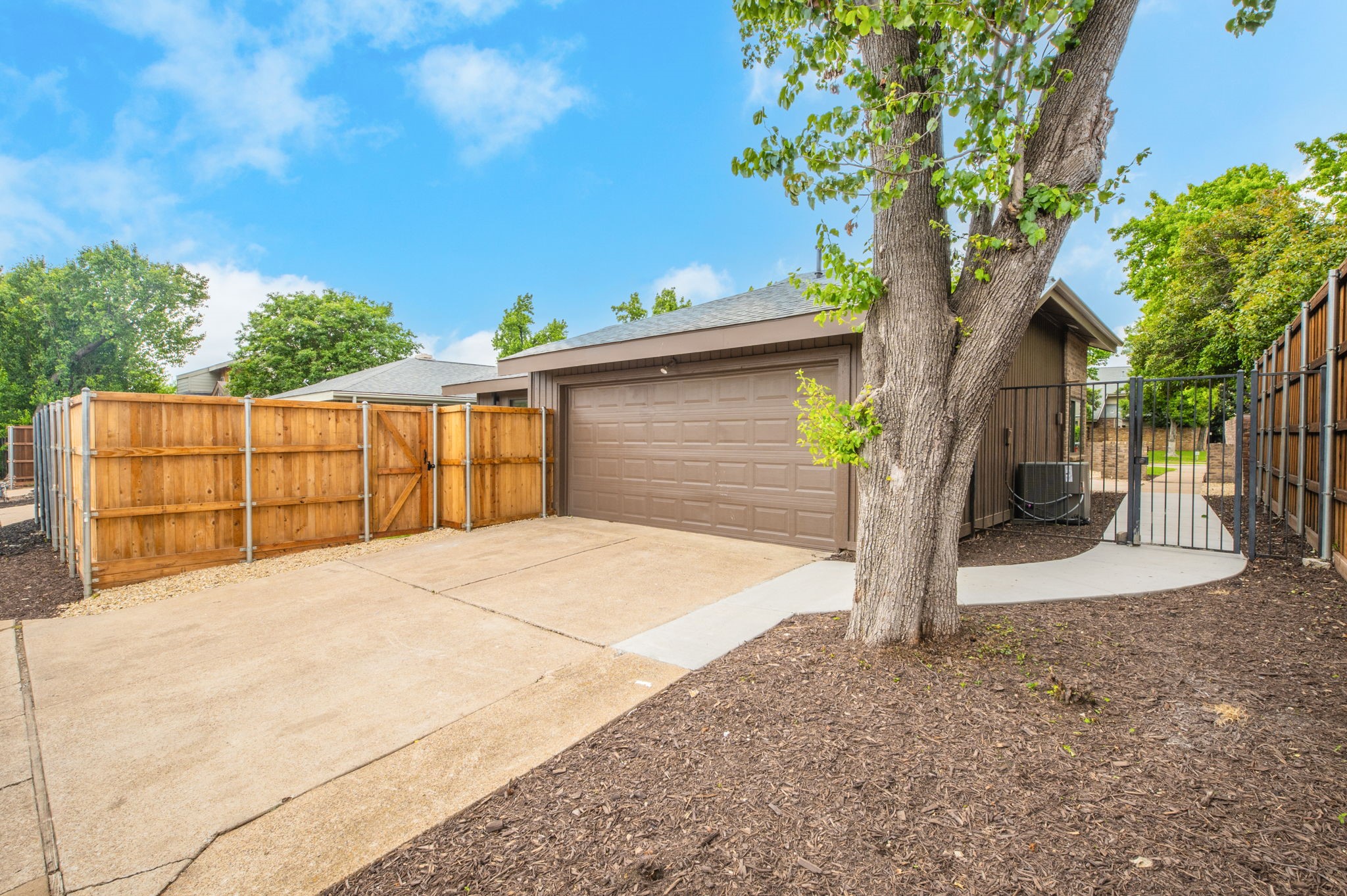 5922 Glen Heather Drive Dallas TX 75252