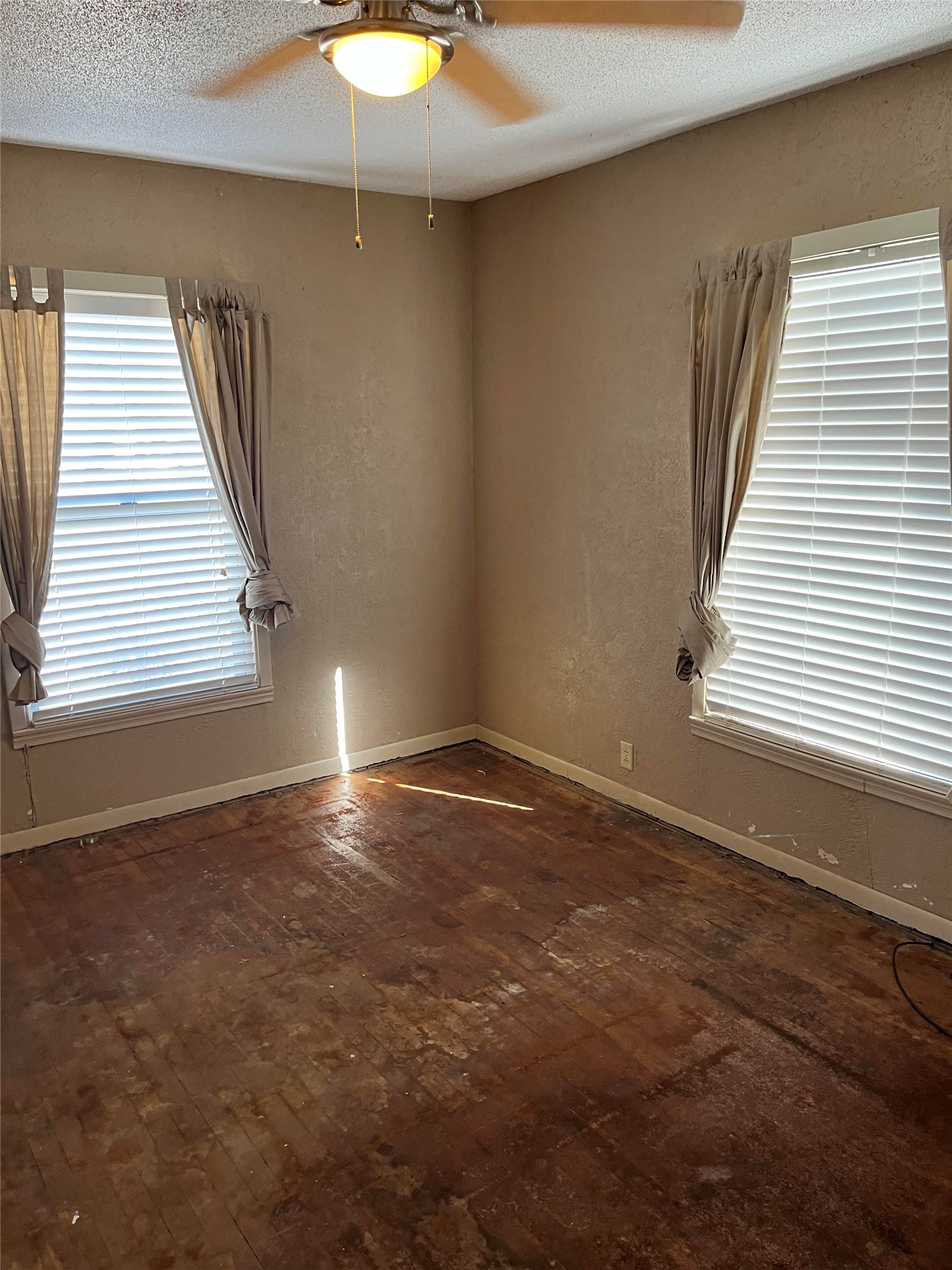1103 W 11th Street Mcgregor TX 76657