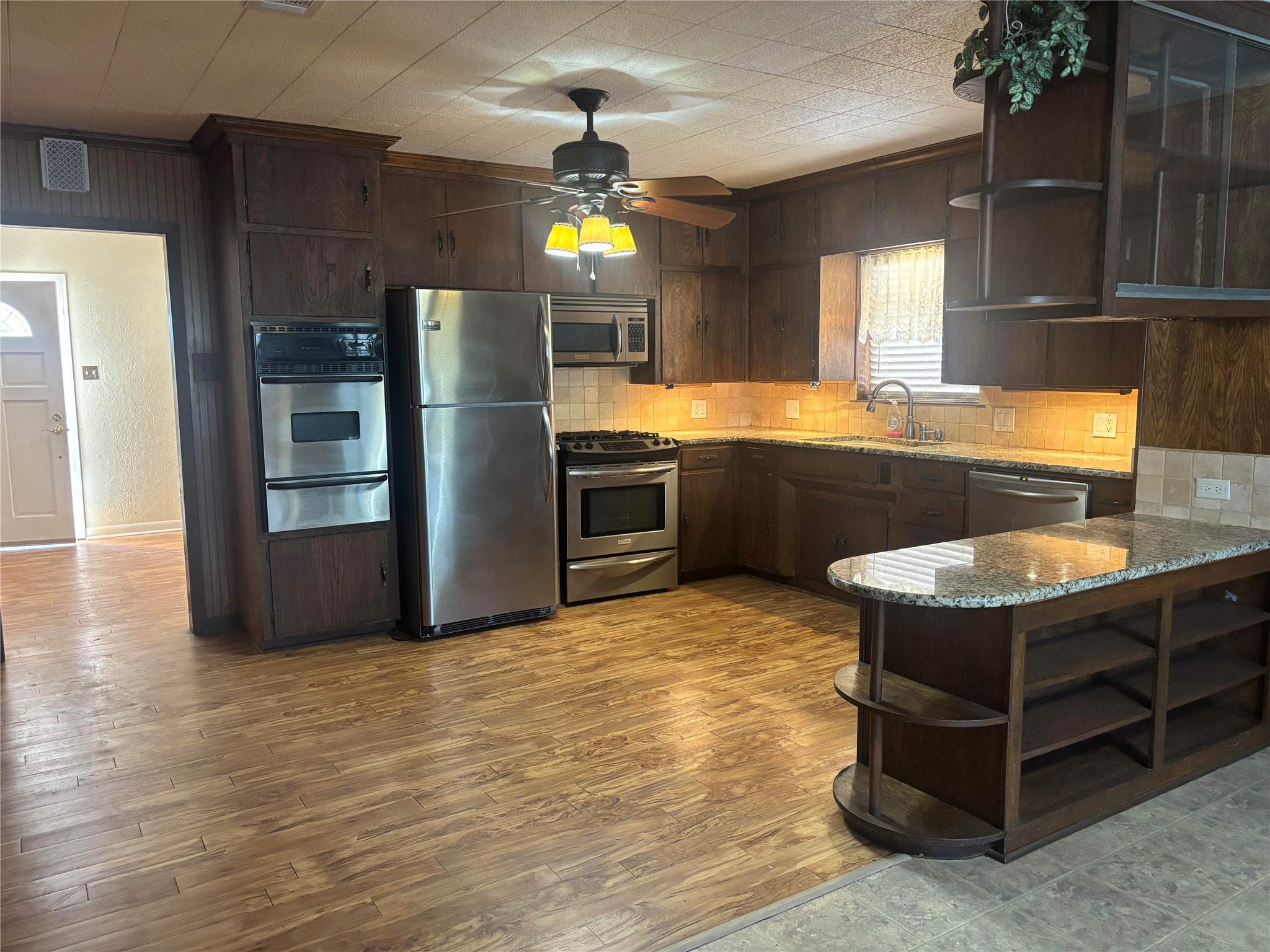 1103 W 11th Street Mcgregor TX 76657