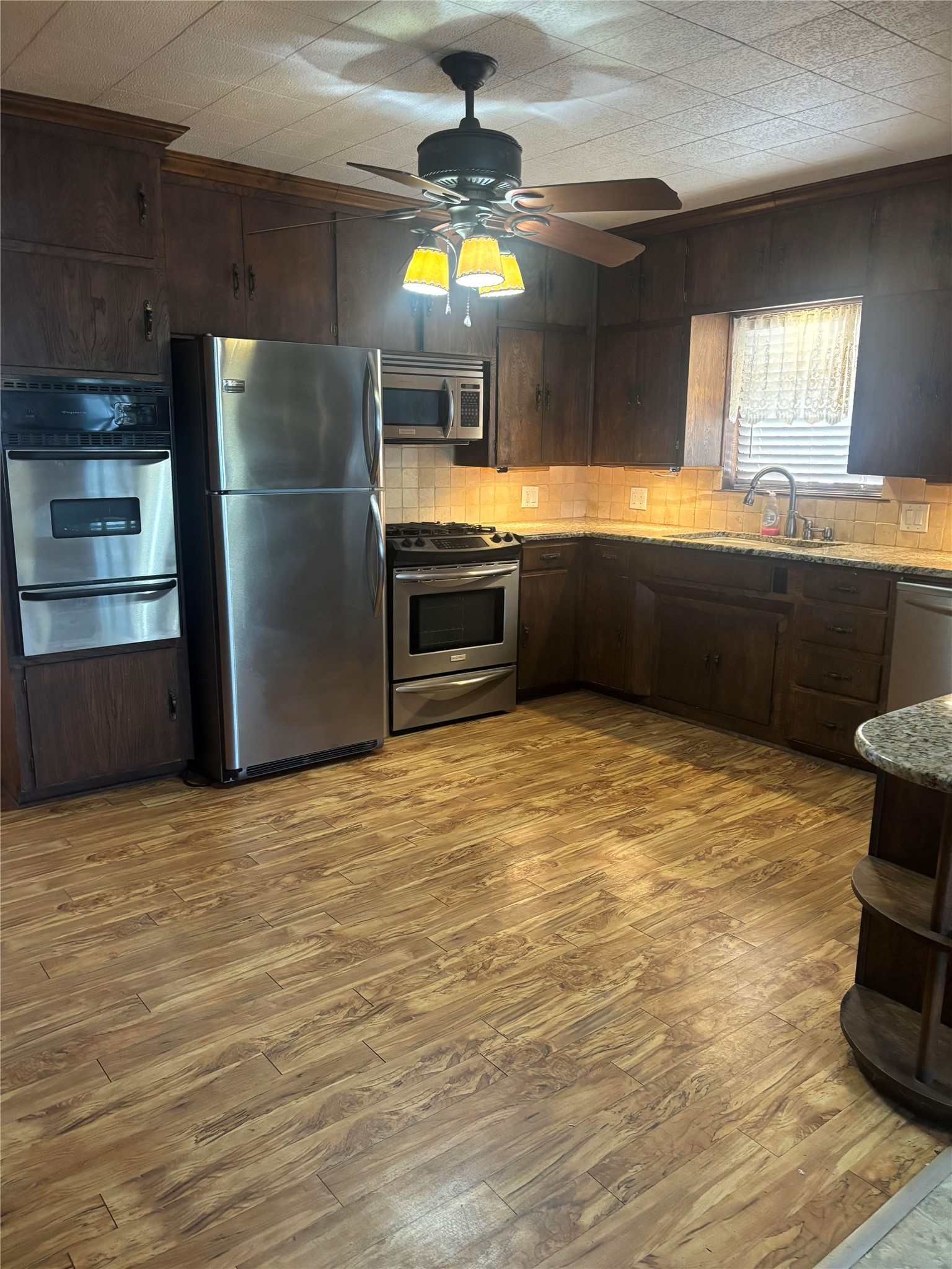 1103 W 11th Street Mcgregor TX 76657