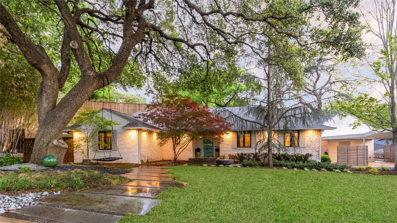 1682 Nob Hill Place Dallas TX 75208
