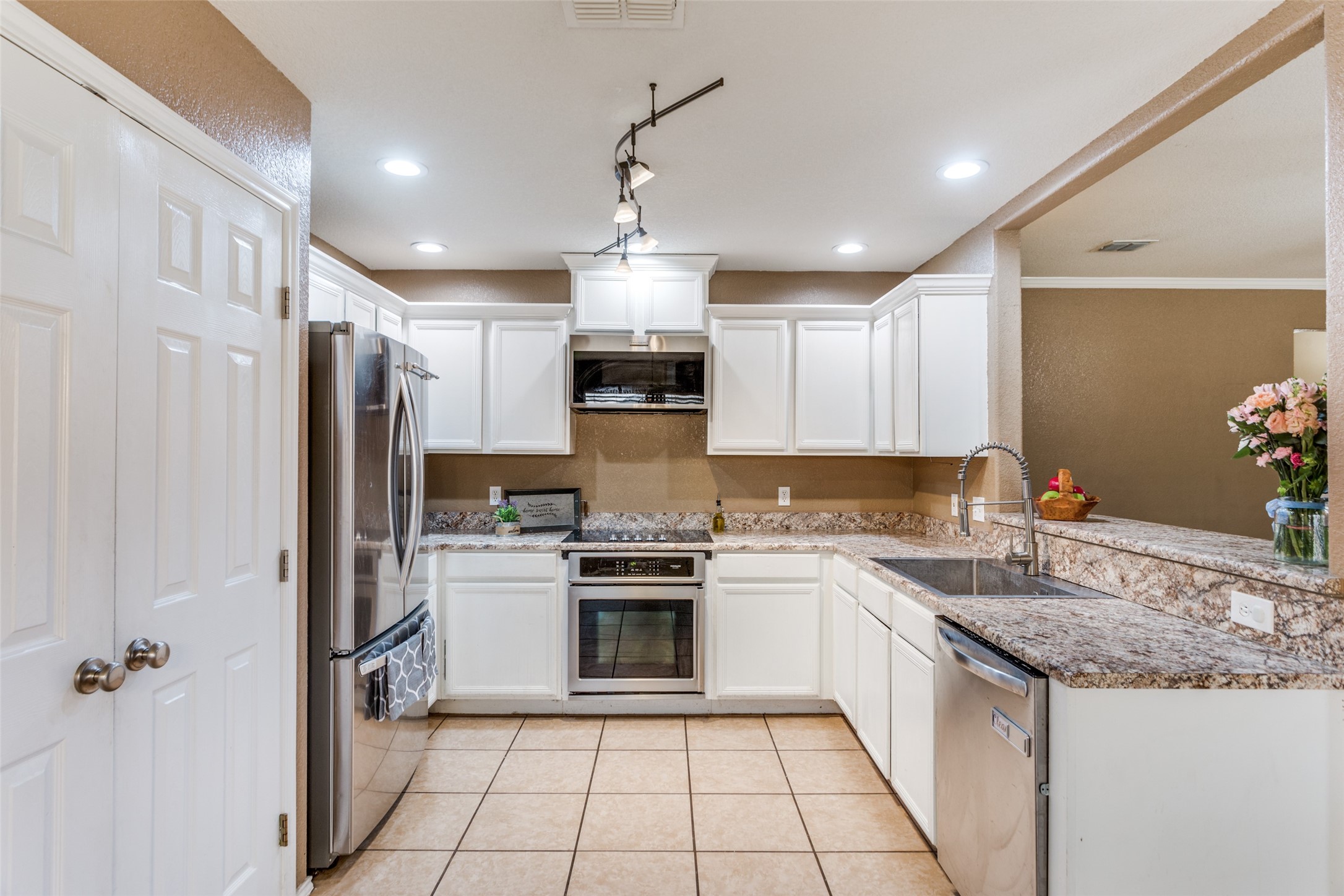 221 Rose Avenue Cleburne TX 76033