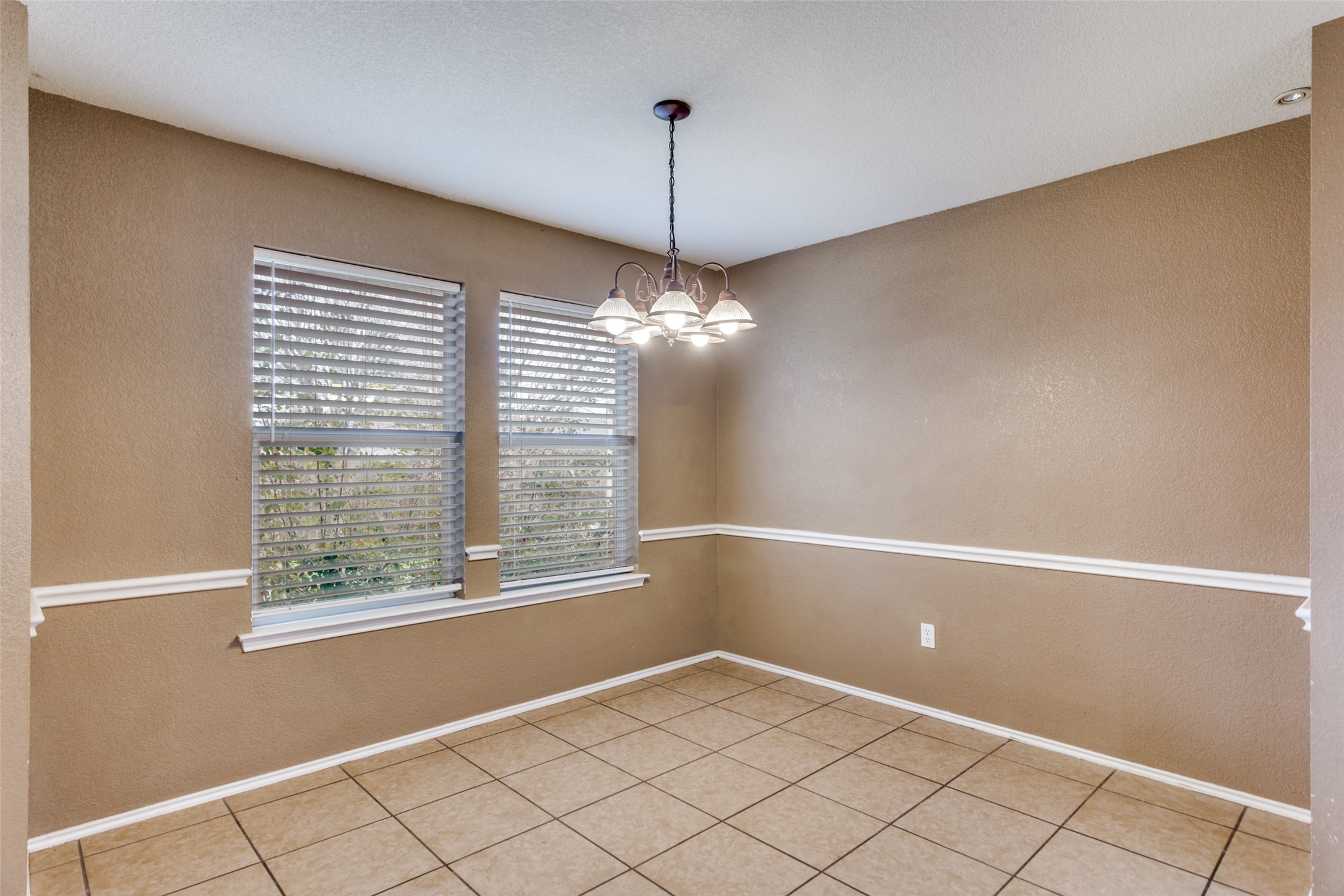 221 Rose Avenue Cleburne TX 76033