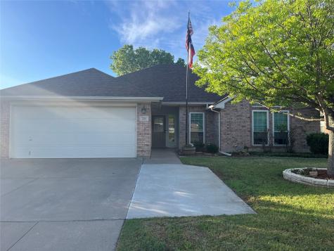221 Rose Avenue Cleburne TX 76033