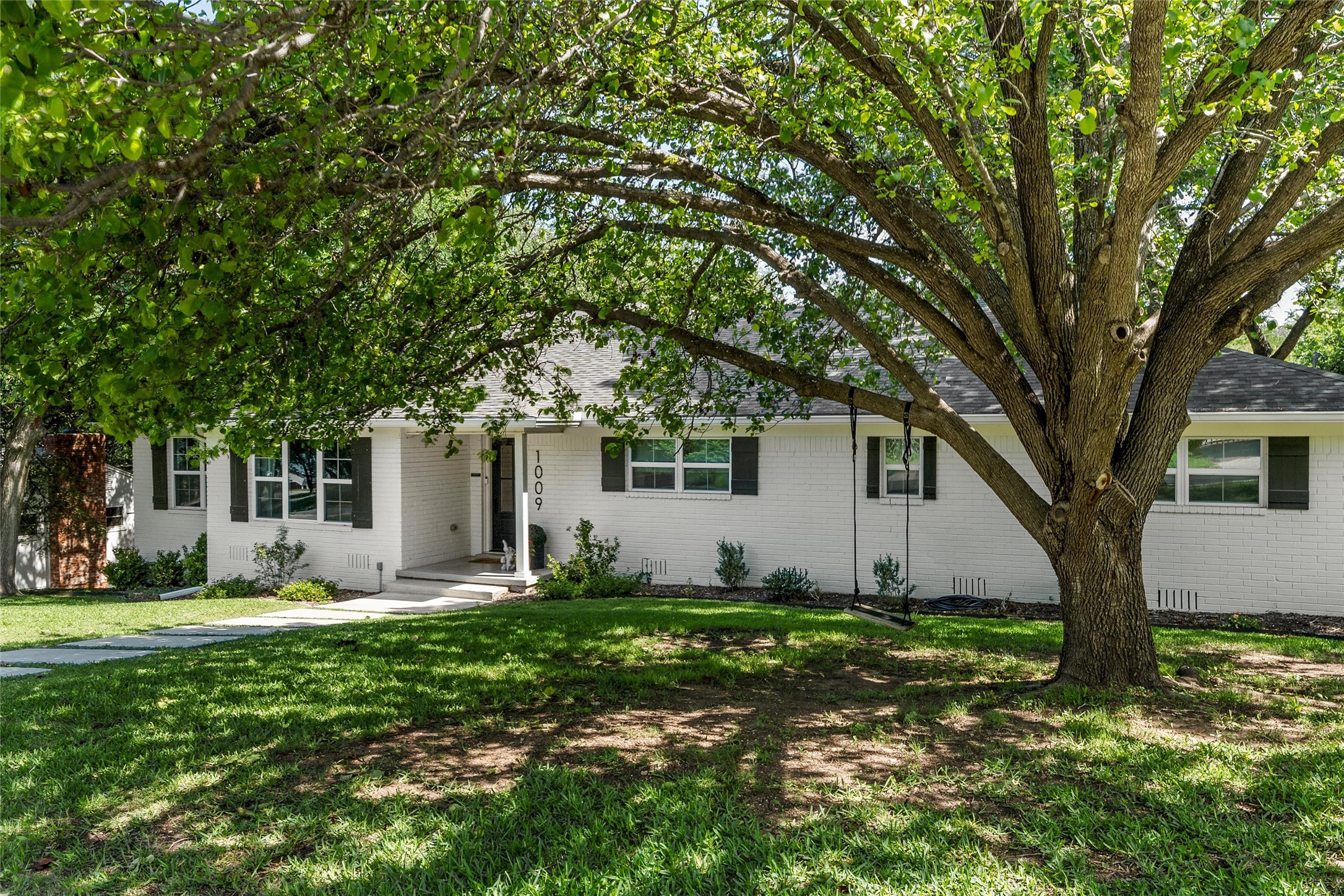 1009 Bob O Link Woodway TX 76712