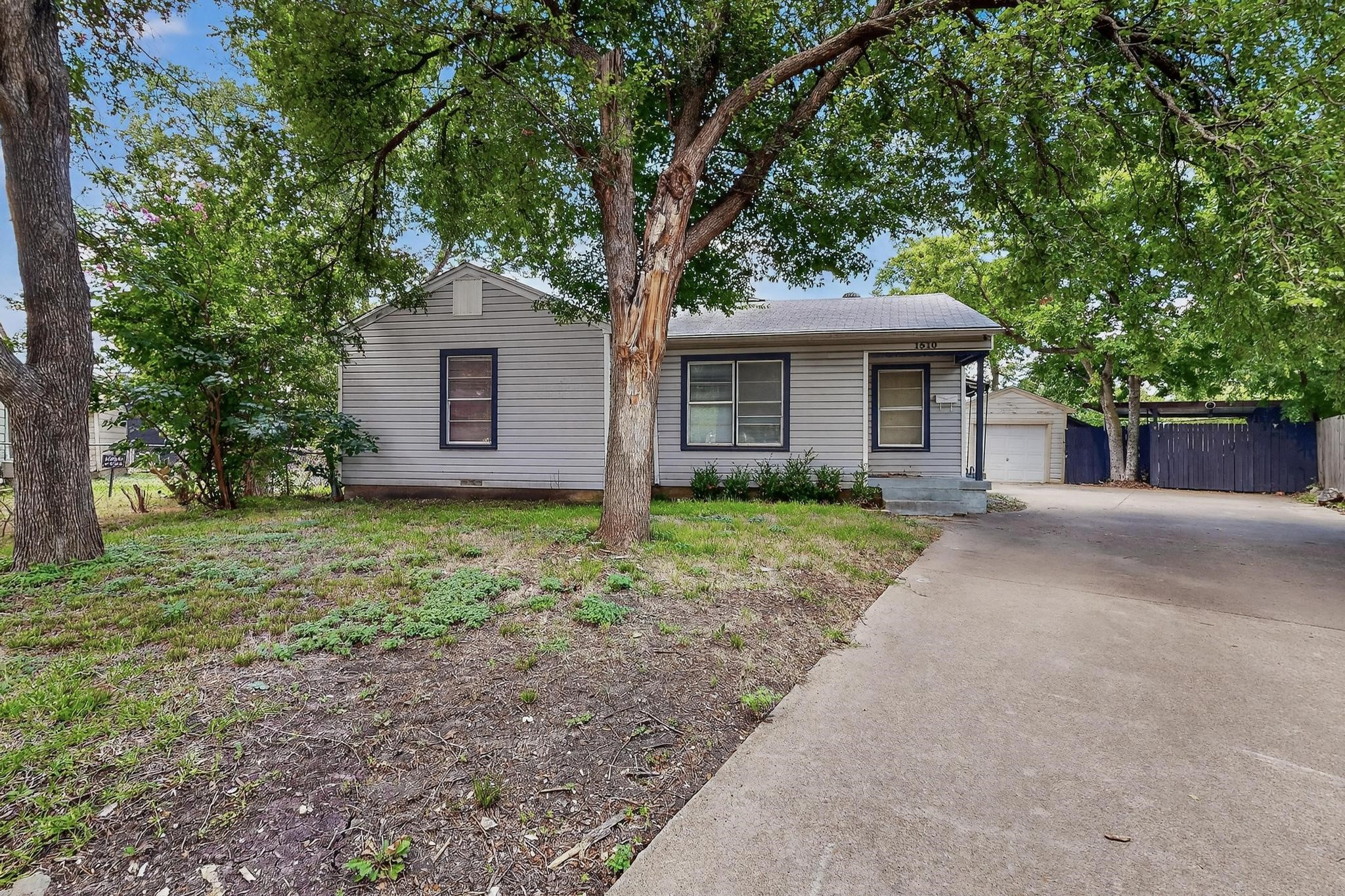 1510 S Farola Drive Dallas TX 75228