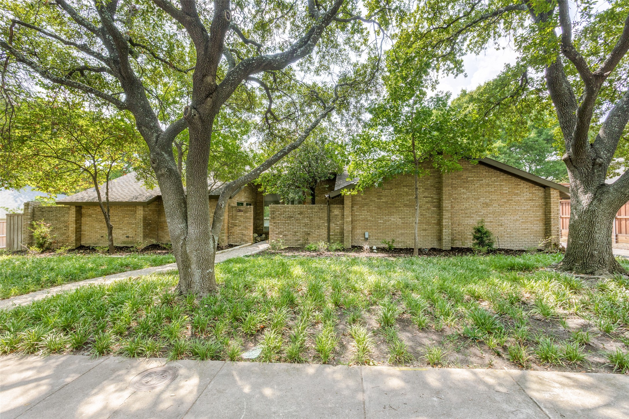 9037 Meadowknoll Drive Dallas TX 75243