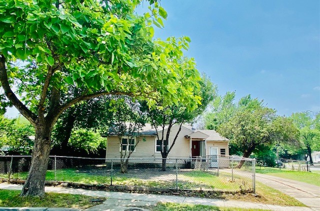 1737 Willow Street Grand Prairie TX 75050