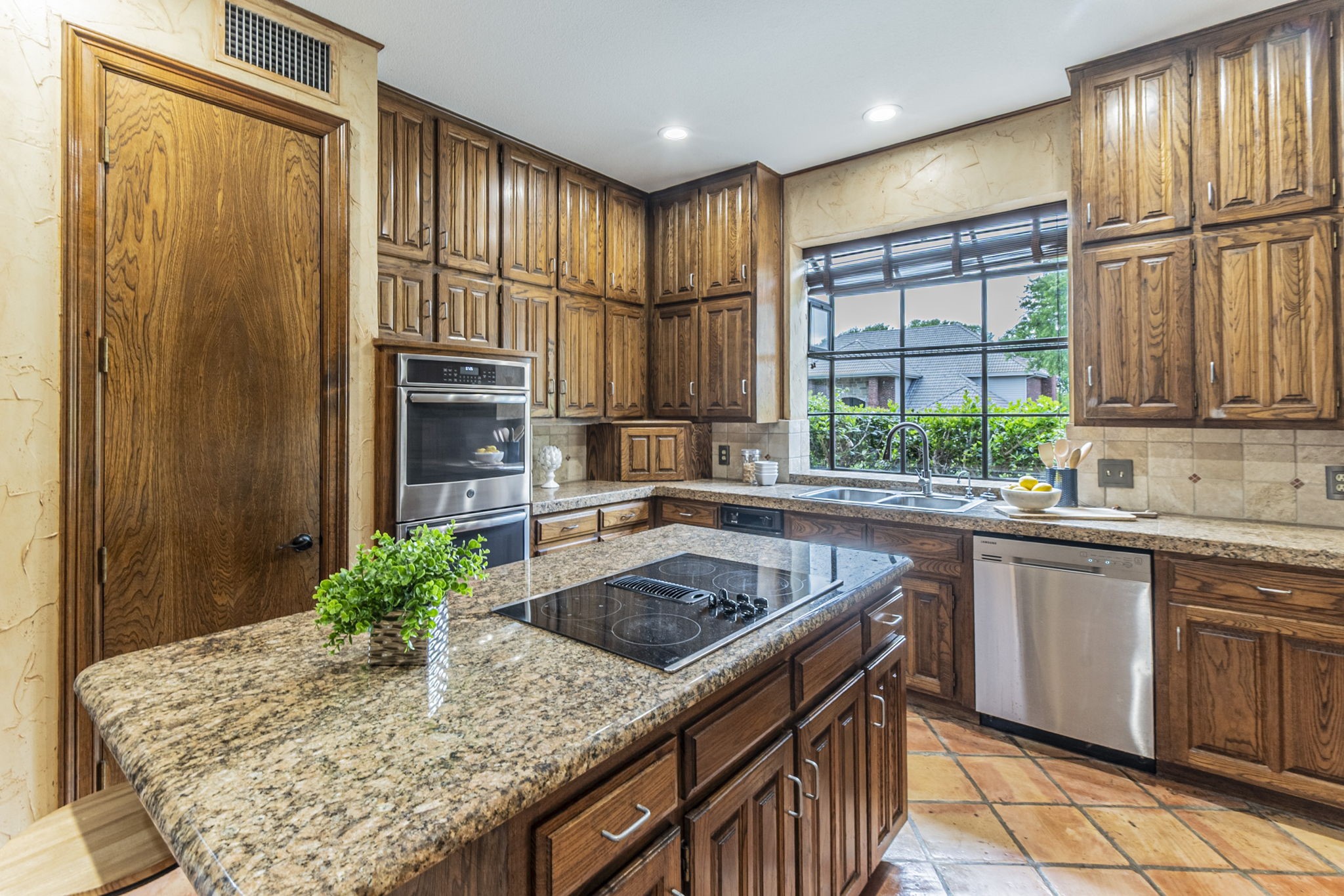 2714 Ridge Top Lane Arlington TX 76006