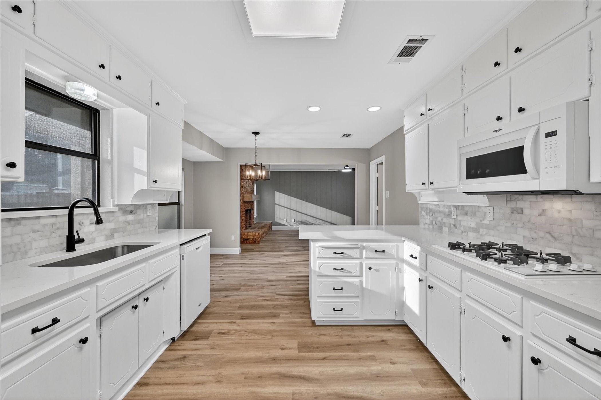 2515 Avonhill Drive Arlington TX 76015