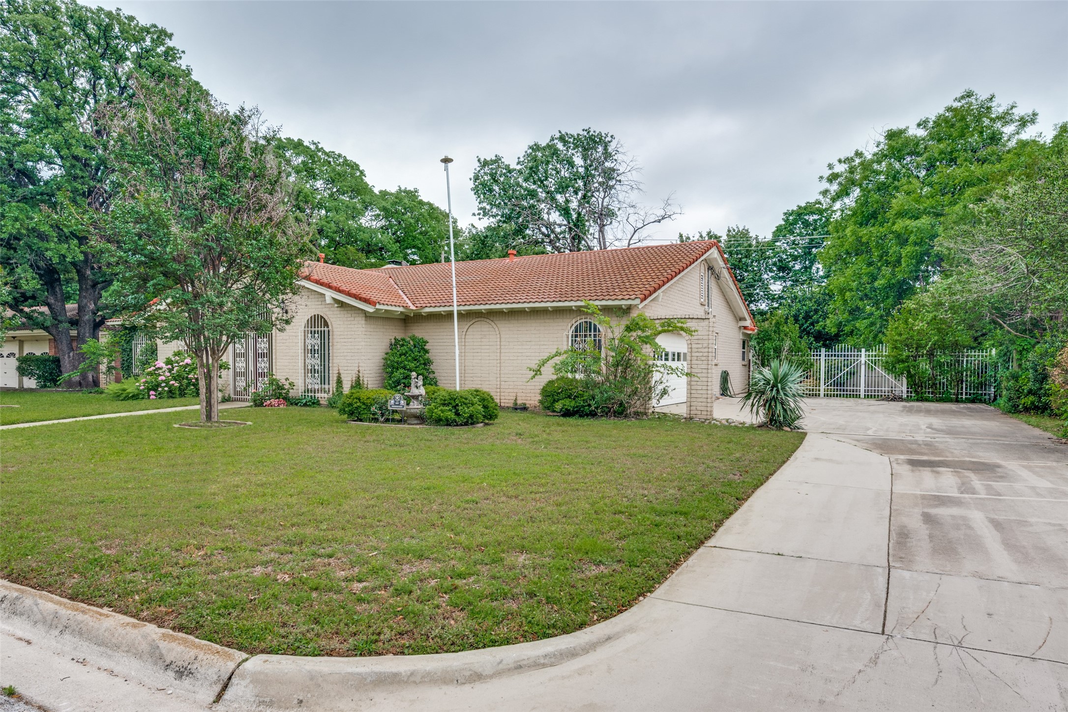 849 Wheelwood Drive Hurst TX 76053