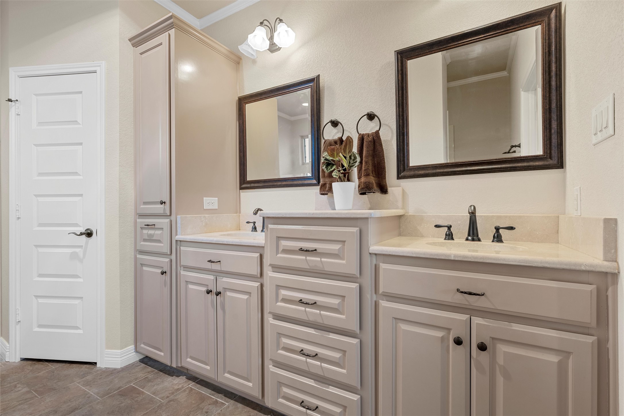 105 Hollygrove Drive Hewitt TX 76643