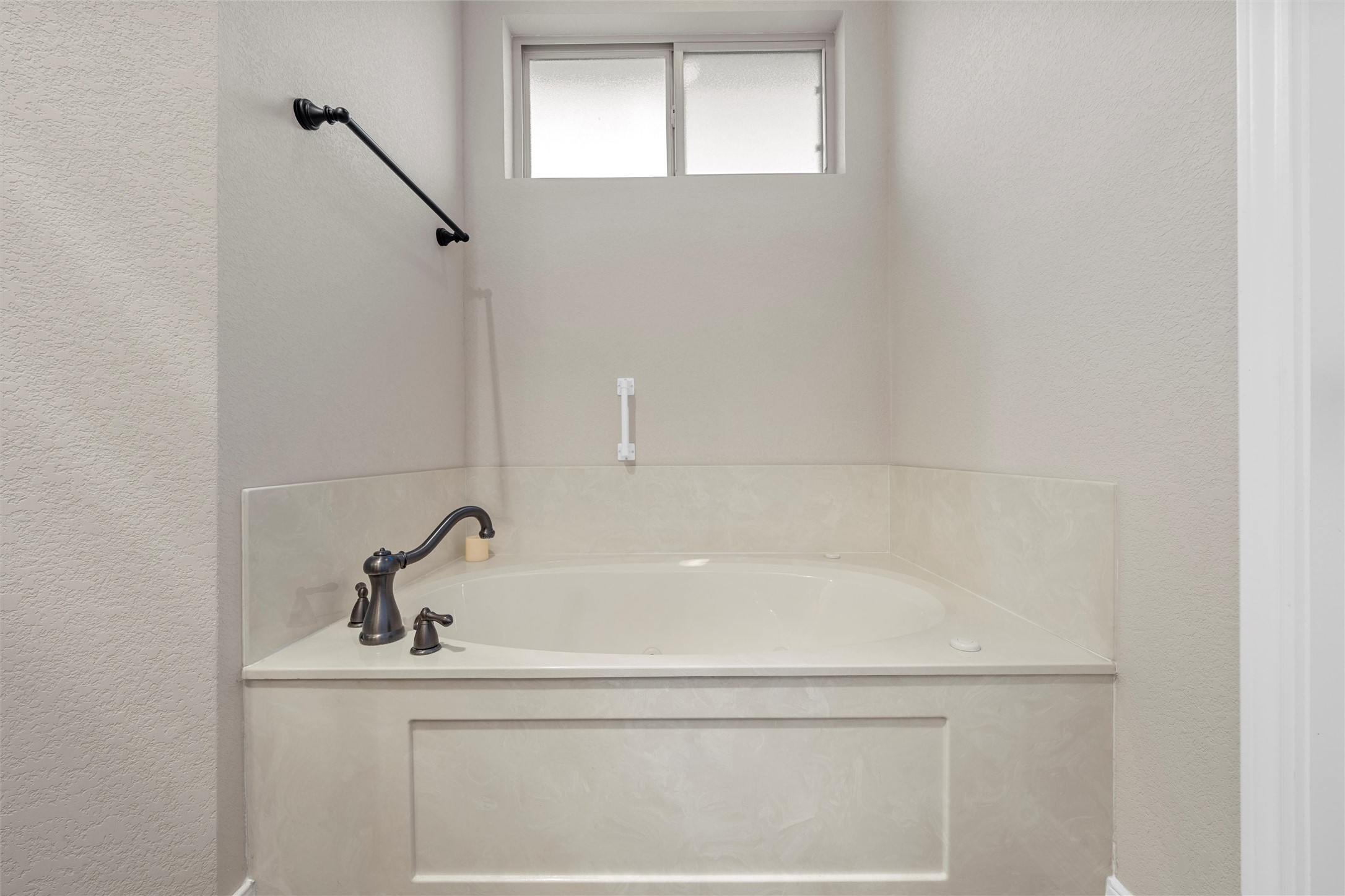 105 Hollygrove Drive Hewitt TX 76643