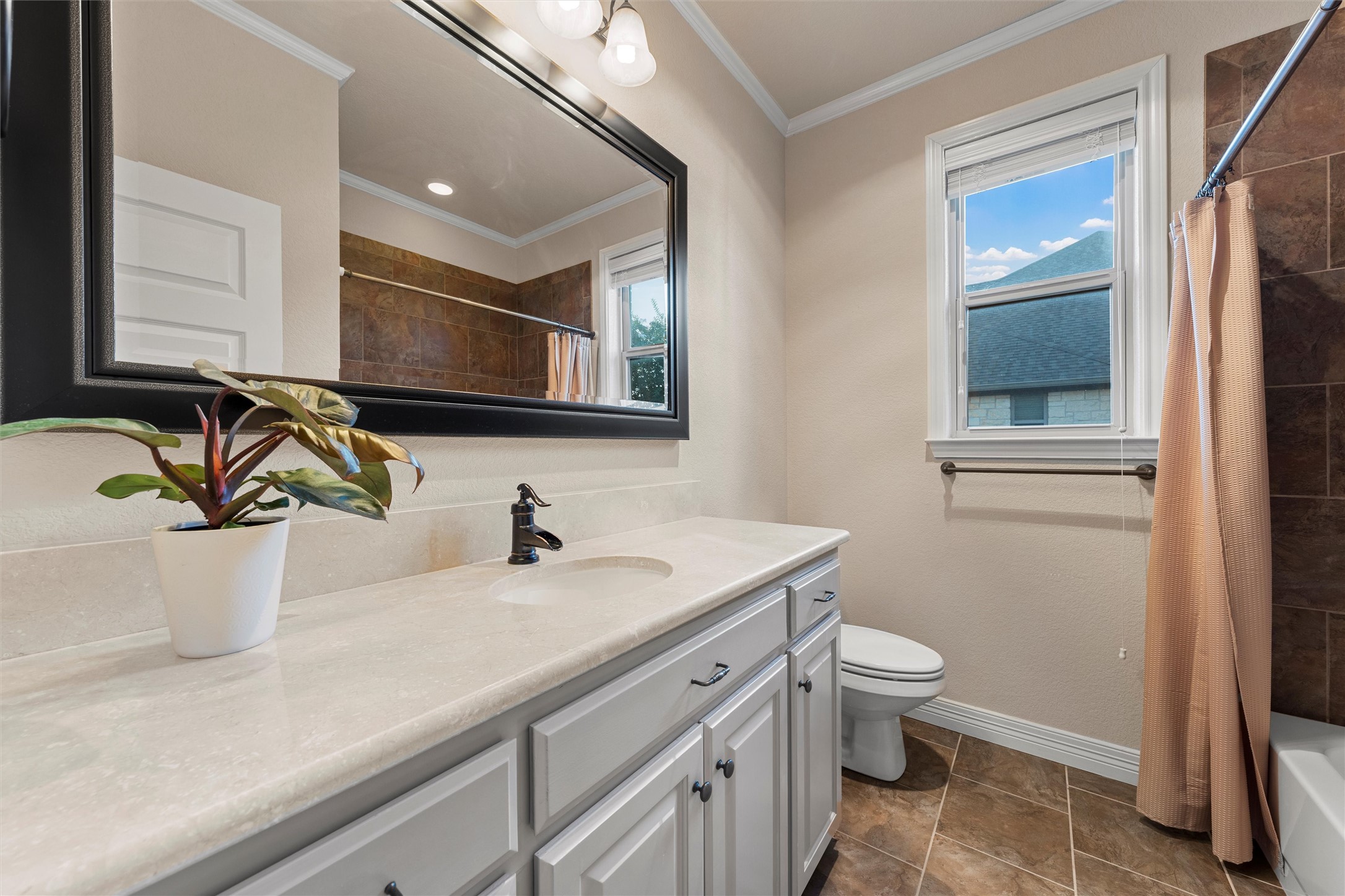 105 Hollygrove Drive Hewitt TX 76643