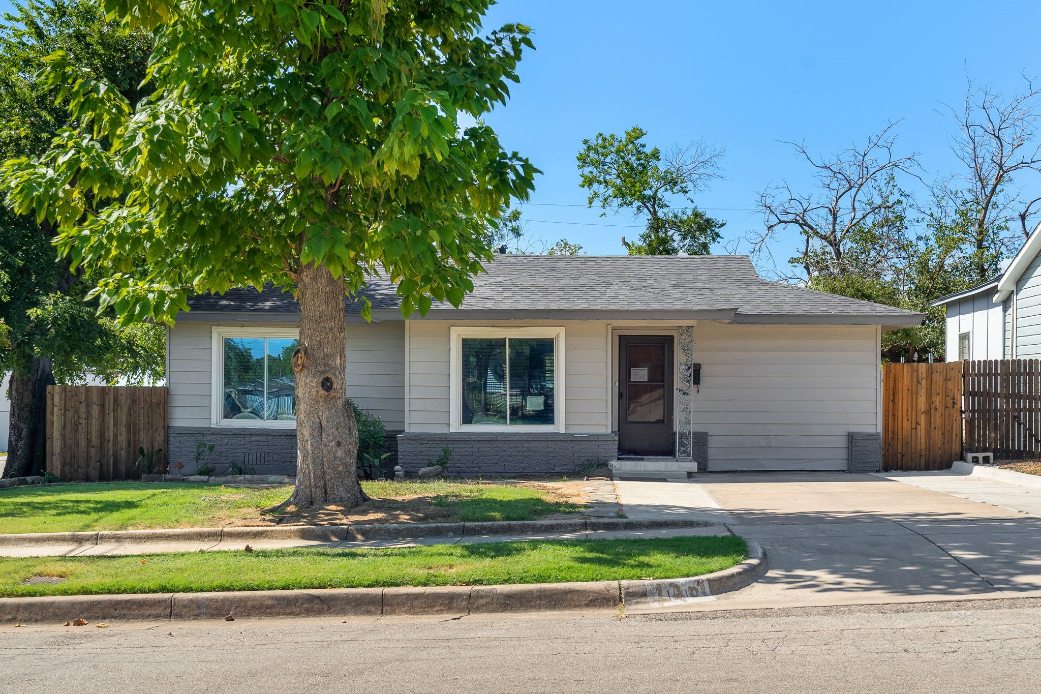 1201 W Felix Street Fort Worth TX 76115