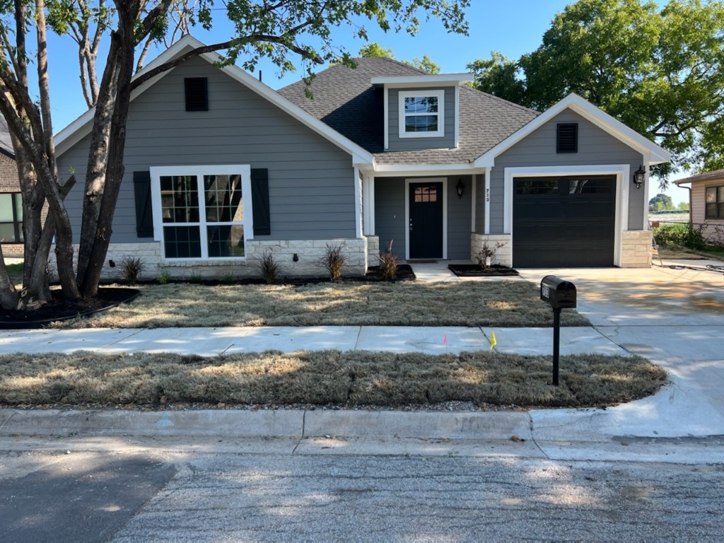 713 Perry Avenue Waxahachie TX 75165