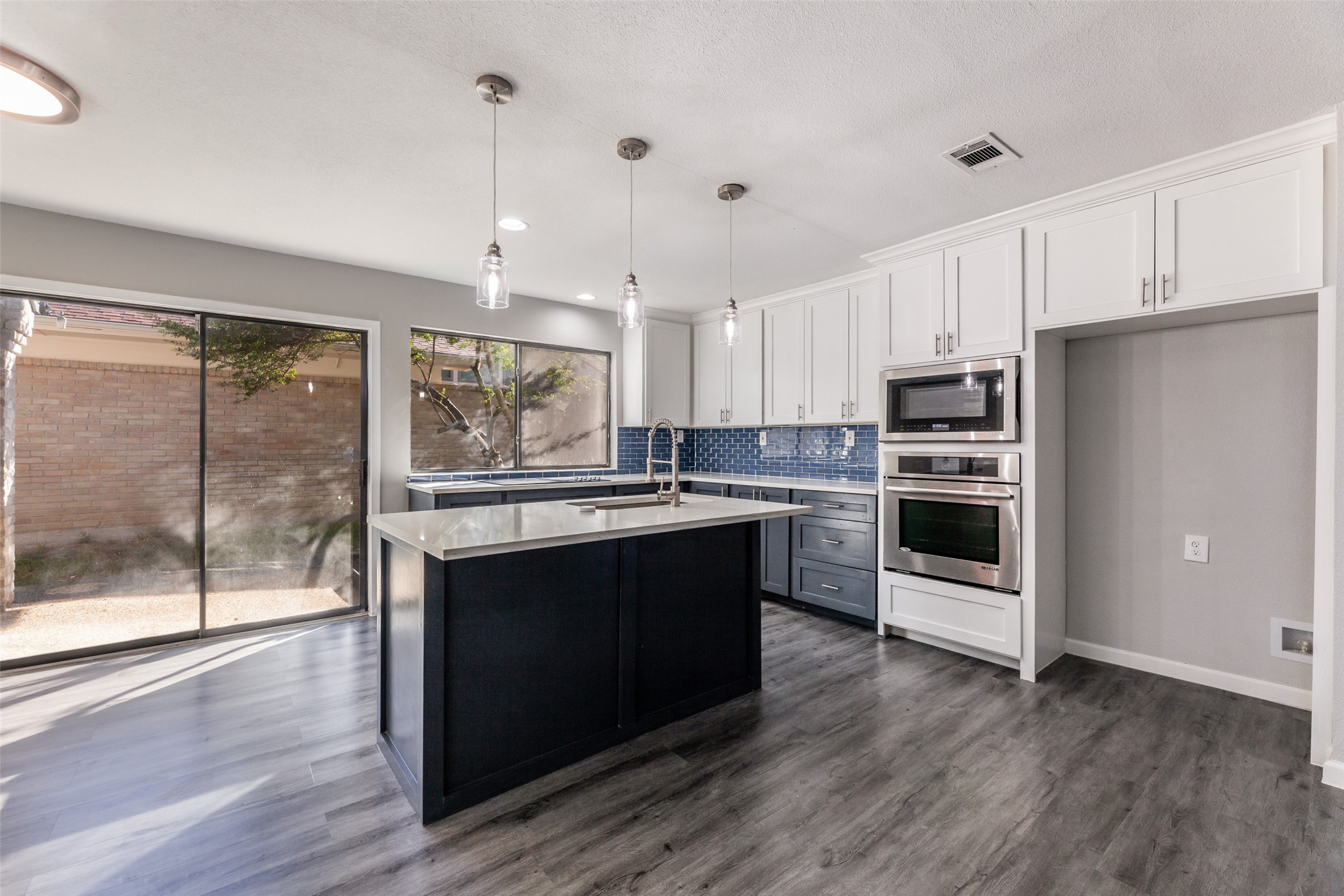 9056 Stone Creek Place Dallas TX 75243