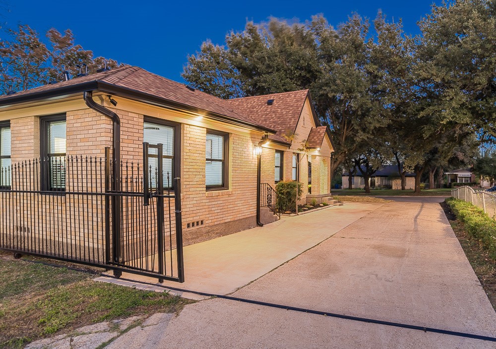 1835 Cedar Crest Boulevard Dallas TX 75203
