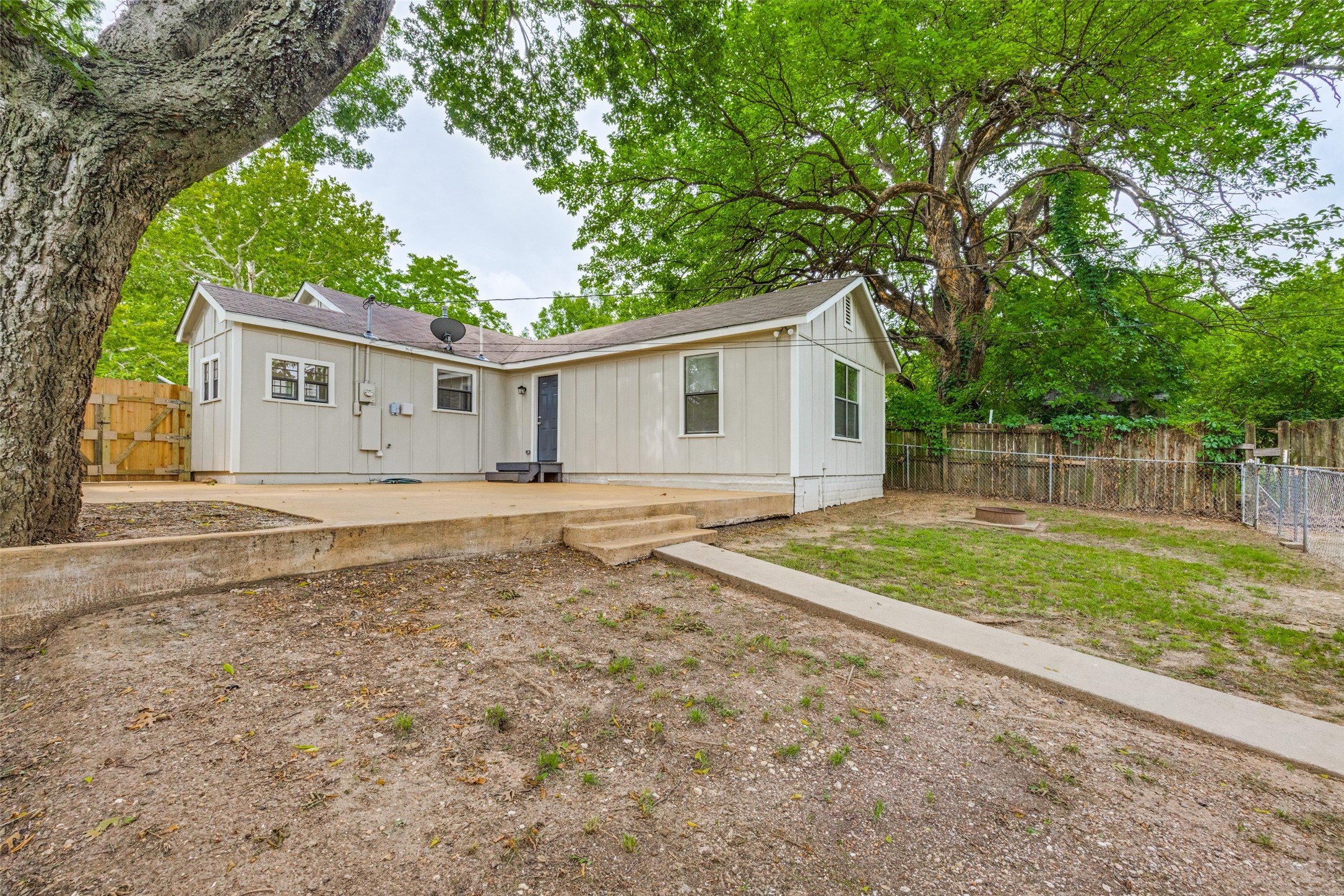 1515 W Sears Street Denison TX 75020