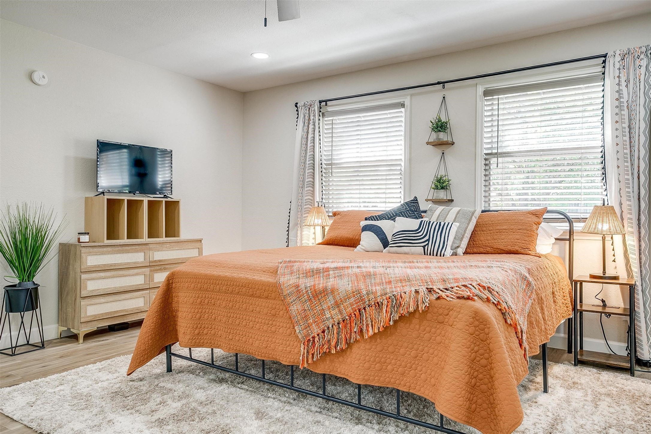 622 N Crockett Street Granbury TX 76048