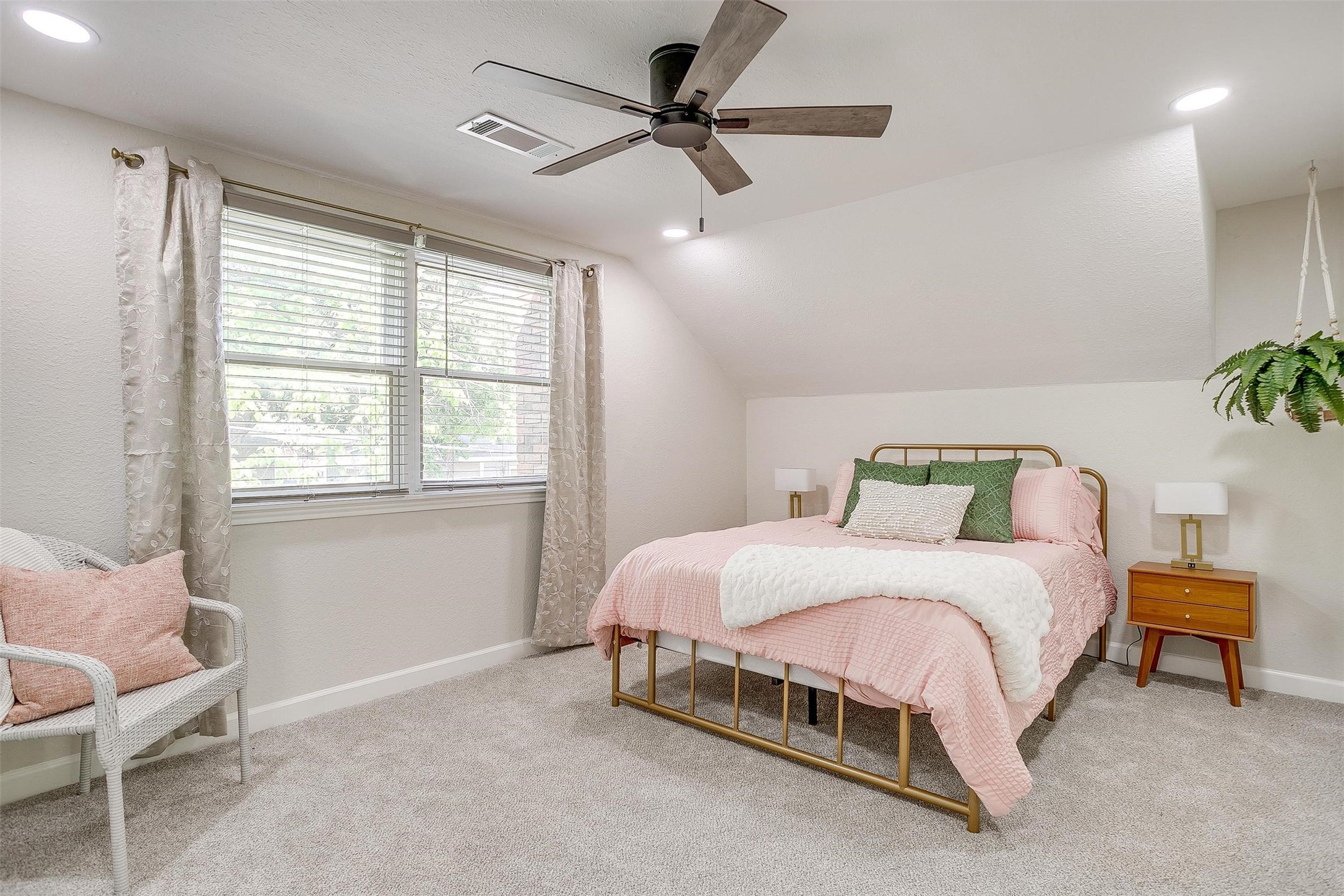622 N Crockett Street Granbury TX 76048
