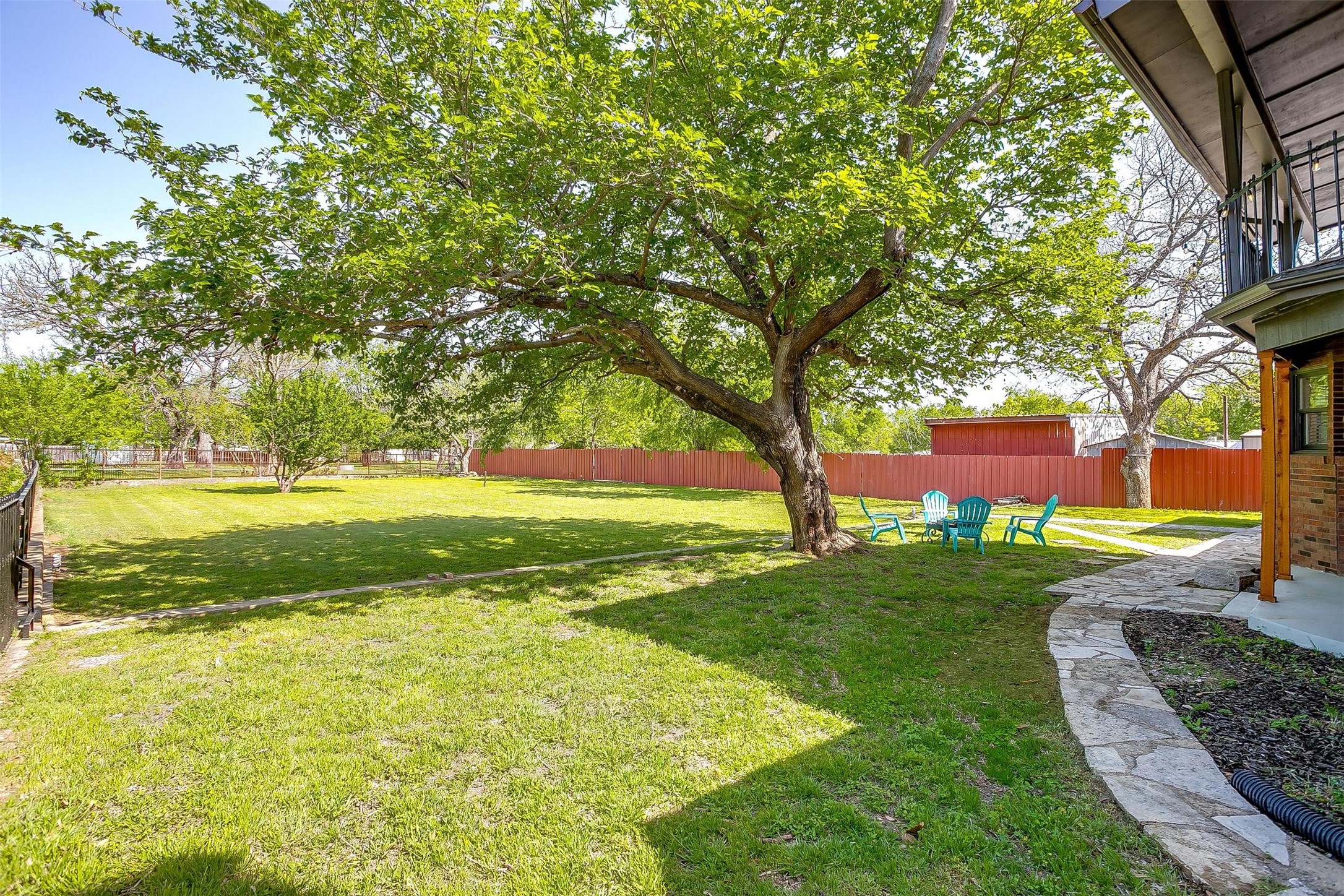 622 N Crockett Street Granbury TX 76048