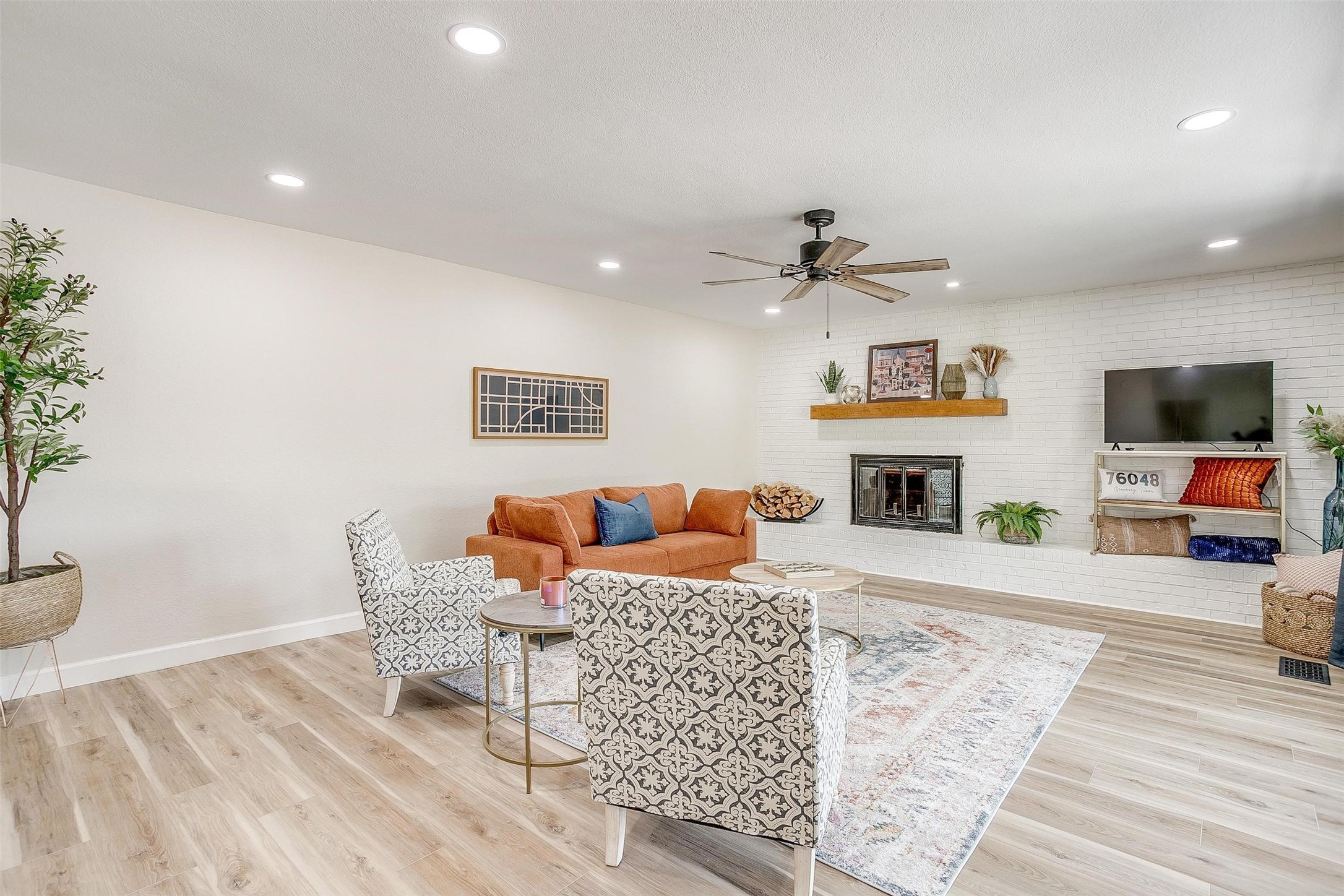 622 N Crockett Street Granbury TX 76048