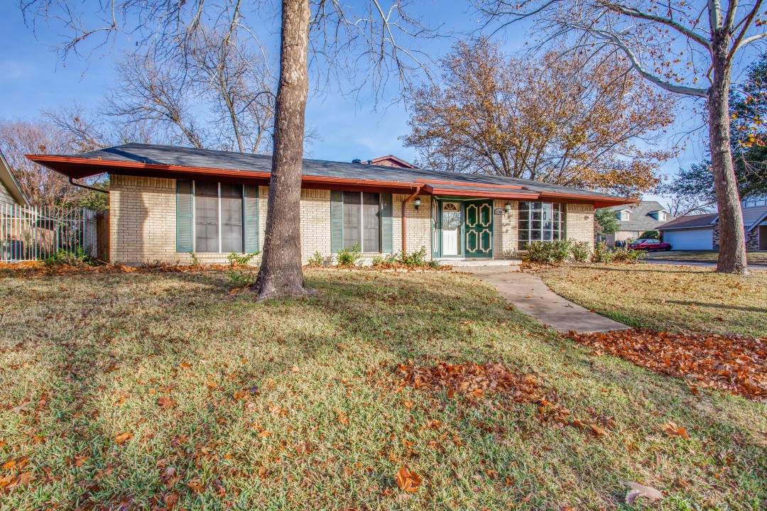 2700 Larkin Avenue Fort Worth TX 76133