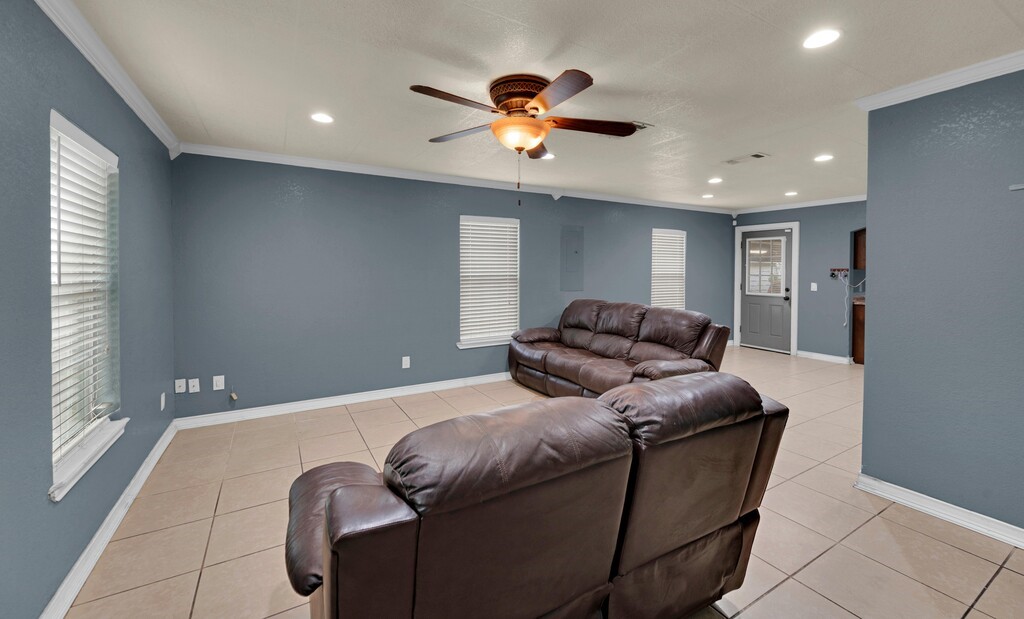 1410 W 3rd Street Clifton TX 76634