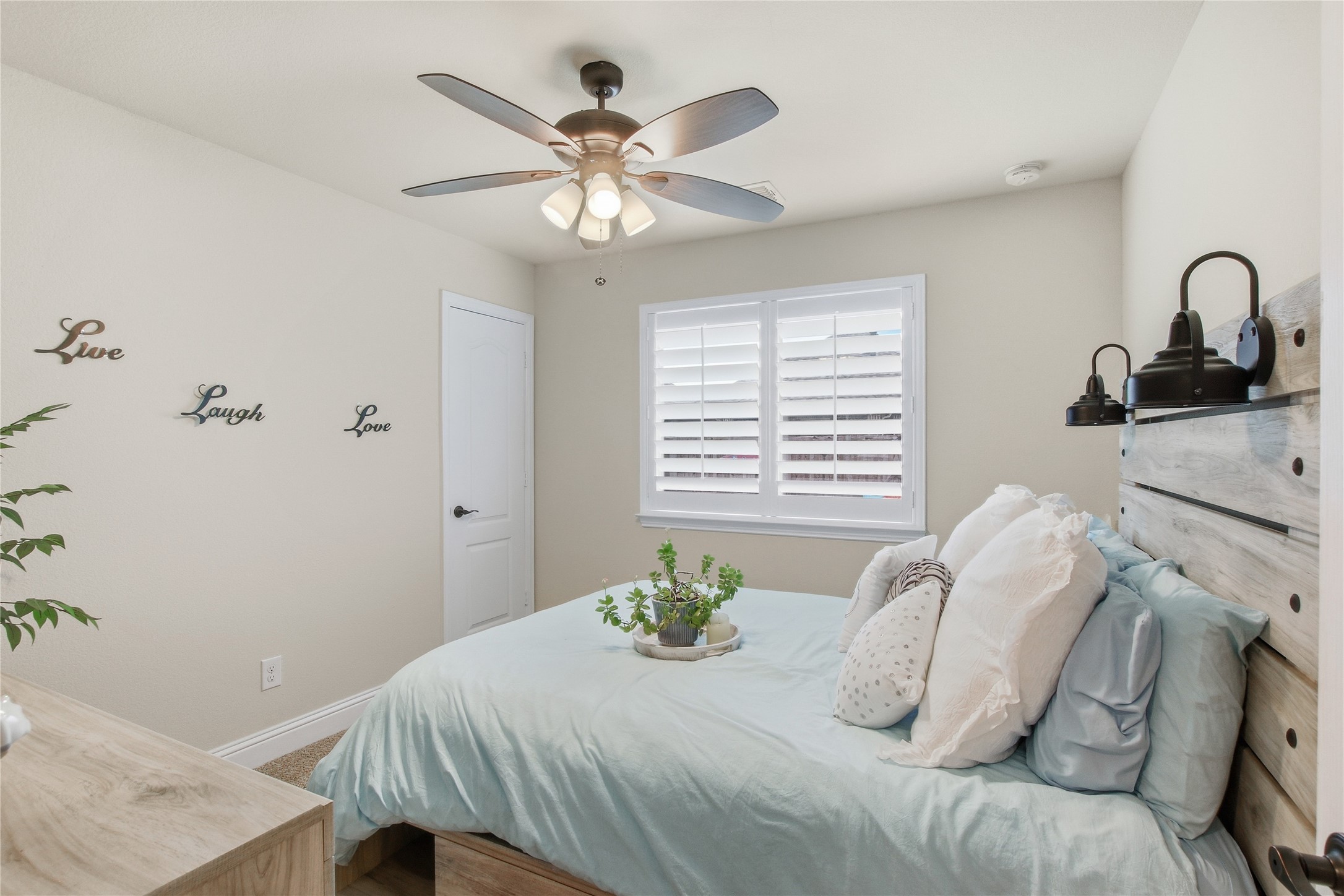 1316 Stoneleigh Place Aubrey TX 76227