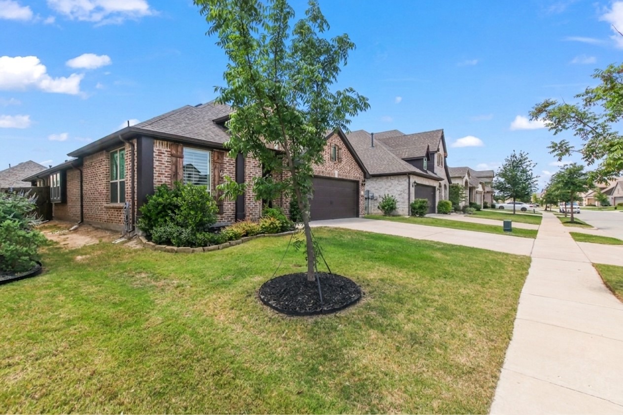 1316 Stoneleigh Place Aubrey TX 76227