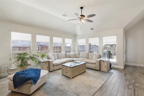 1316 Stoneleigh Place Aubrey TX 76227